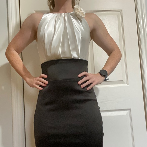 Colour-blocked black and white dress - Picture 2 of 9